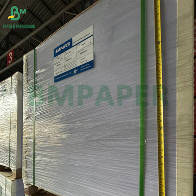 300 gm 350 gm Hangtag için beyaz kaplamamış karton Yüksek pürüzsüzlük 70 x 100cm