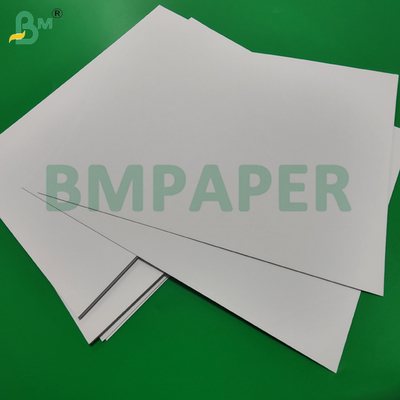 2 taraflı kaplamamış SBS Katı Beyazlanmış Karton Giyim Etiketleri için 400gm 450gm