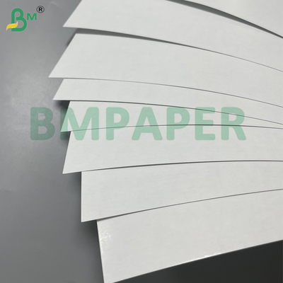 300 gm 320 gm 50*70cm Yüksek - Sertlik Çift taraflı Parlak Kaplı Siyah / Mavi Çekirdek Oyun Kartı Kağıdı