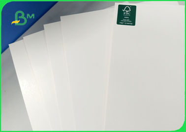Genişliği 700 × 1000 mm İyi pürüzsüzlük 270 gm 300 gm 350 gm Fildişi Karton Paketler için