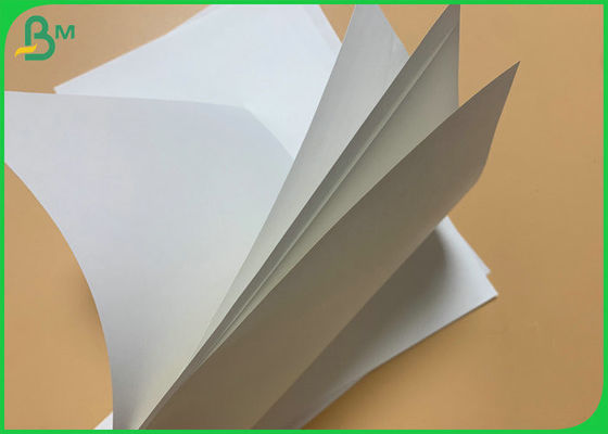 Hediye Paketleme için 700 x 1000mm Pürüzsüzlük Beyaz Kraft Kağıt 180g 250g